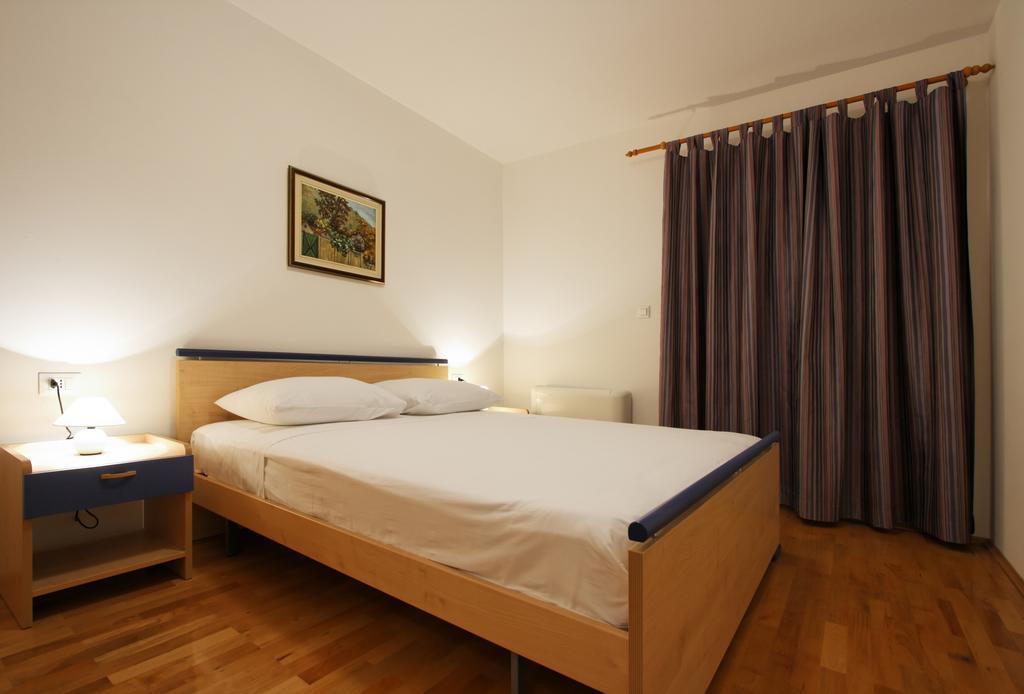 Pharia Hotel And Apartments - By The Beach Hvar Town Habitación foto